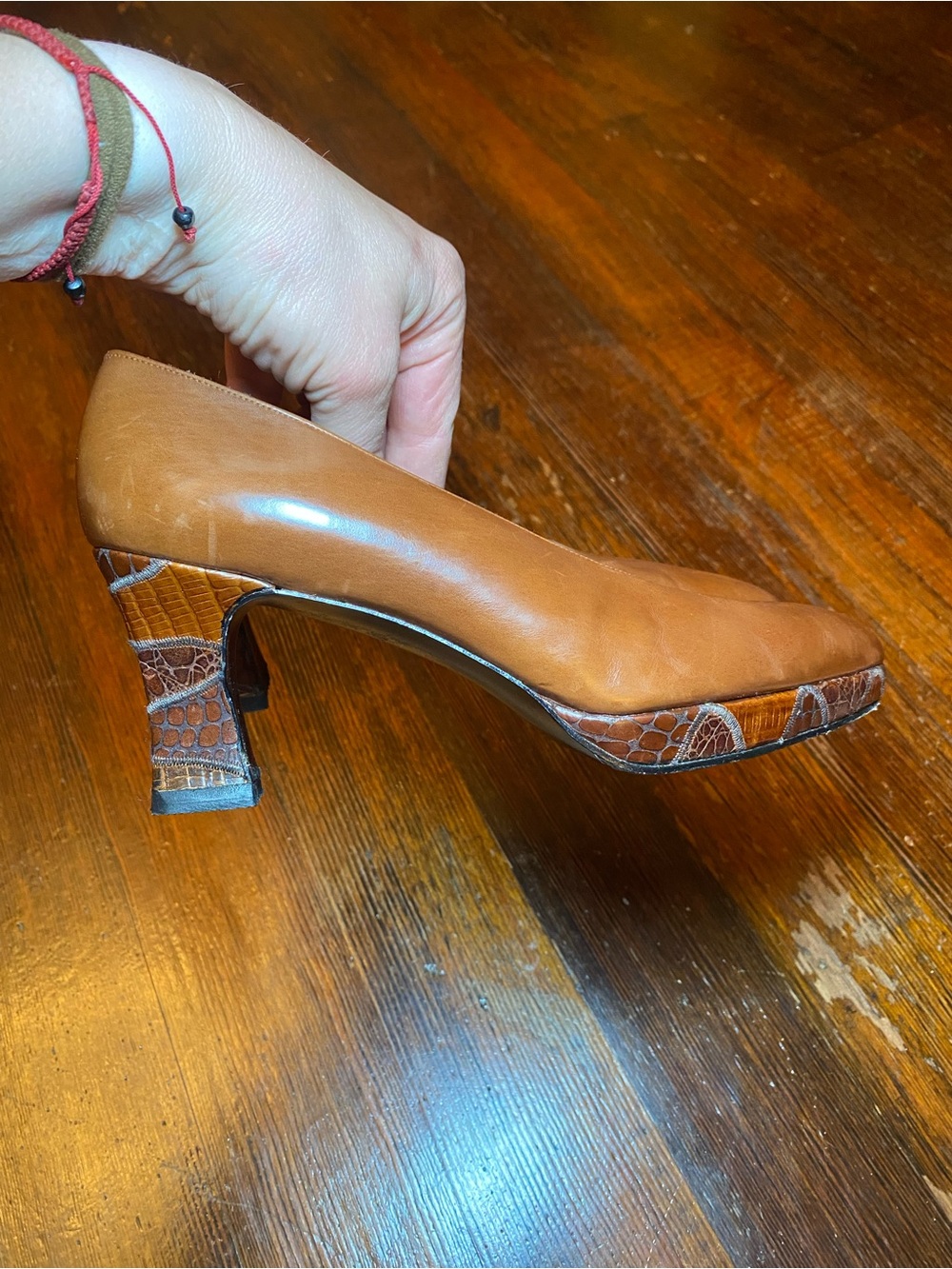 EUC Stuart Weitzman True Vintage 1980s Brown Leather Pumps w/ Textured Heel